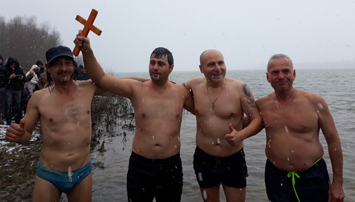 Явор Парушев от Русе спаси богоявленския кръст