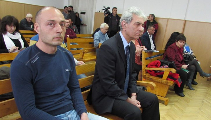 Димитър Михнев и Радослав Петков са управлявали дерайлиралата в ранната сутрин на 10 декември 2016 г. в района на гара "Хитрино" влакова композиция Димитър Михнев и Радослав Петков са управлявали дерайлиралата в ранната сутрин на 10 декември 2016 г. в района на гара "Хитрино" влакова композиция