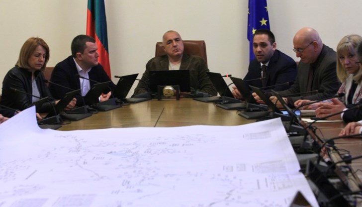 Кое да направиш първо - "Хемус" ли, водопровода ли, недоумява той. Добре че имало европейски пари