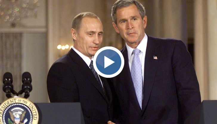 На клипа, заснет през 2008 г., се вижда как руският лидер и тогавашният американски президент Джордж Буш-младши танцуват на традиционна музика в Сочи