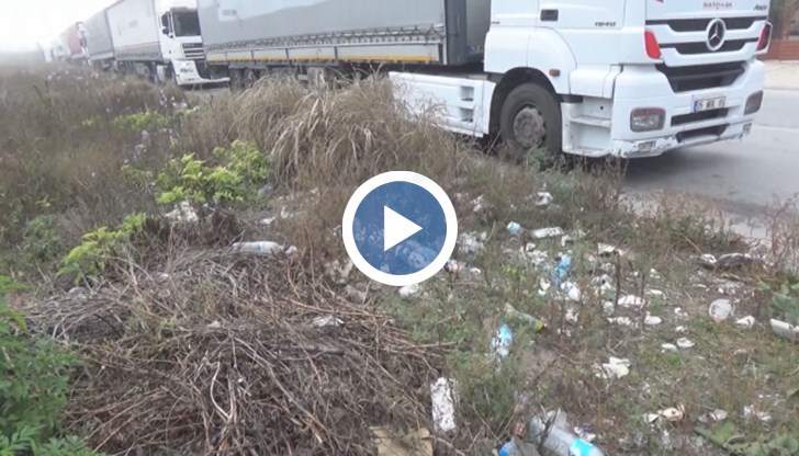 От общината обясняват, че периодично почистват боклуците, но буквално след няколко дни картината става пак същата