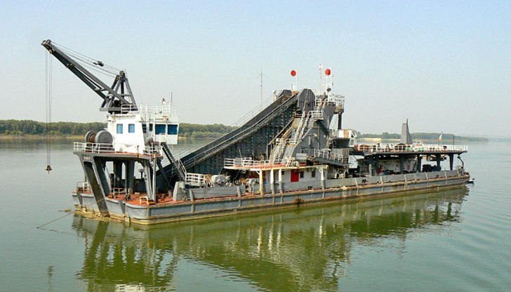 "Дунавски драгажен флот" предлага 12-часов режим на работа, една седмица работа, една седмица почивка