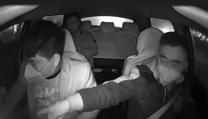 Трябва да слезеш веднага. Побързай! Побързай! Трябва да слезеш веднага. Побързай! Побързай!