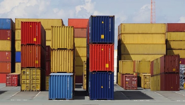 25 контейнера с незаконен боклук от Италия са задържани на пристанище "Варна - Запад"