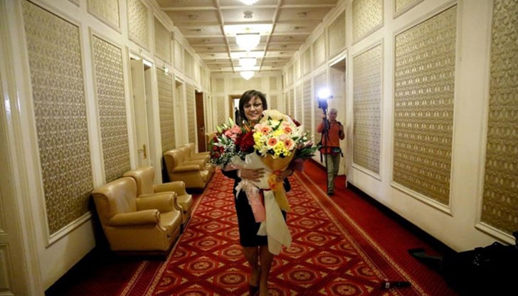 Благодаря на всички за вниманието, обичта и топлината, които ми дадохте днес по случай рождения ми ден, написа соцлидерката