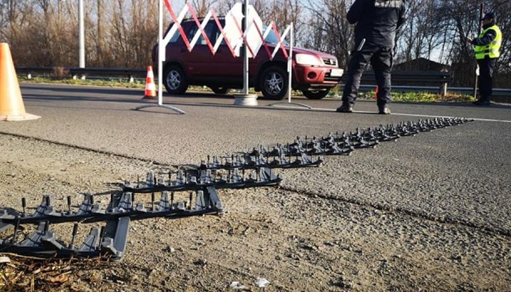 Всички входове и изходи на града са блокирани от полиция Всички входове и изходи на града са блокирани от полиция