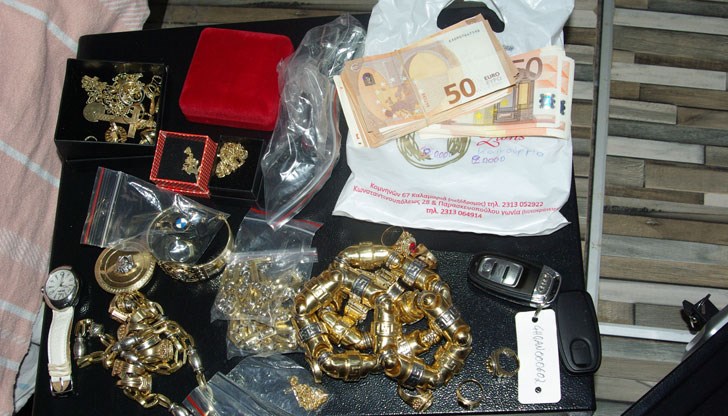 Иззети са автомобили, пари, злато, техника и други