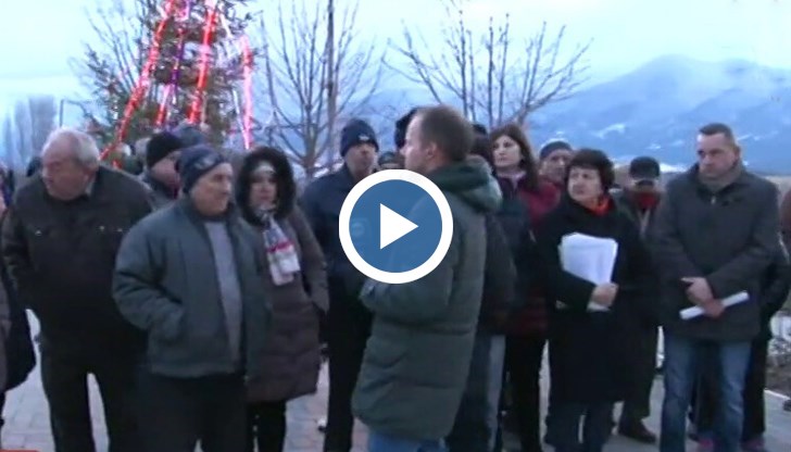 Местните се опасяват, че предприятието ще замърсява въздуха, но и ще използва огромни количества вода