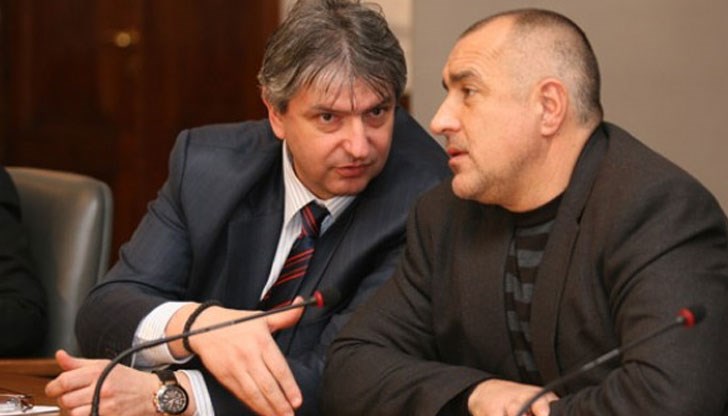 Под предложението на депутата от ГЕРБ са се разписали и колегата му Данаил Кирилов, както и Хамид Хамид от ДПС