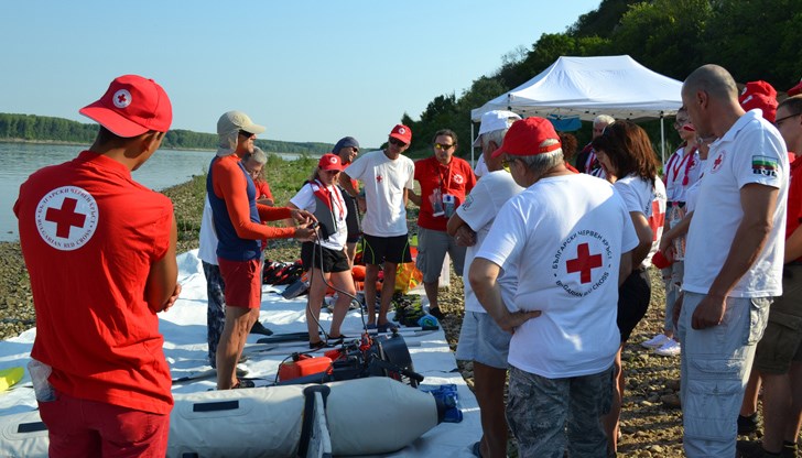 Курсове за водни спасители на плувни басейни се организират ежегодно