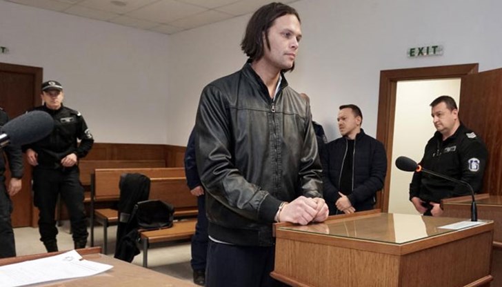 Обвиненият за изнасилване се оплака, че в ареста е бил бит, ритан и се е злоупотребявало с него Обвиненият за изнасилване се оплака, че в ареста е бил бит, ритан и се е злоупотребявало с него