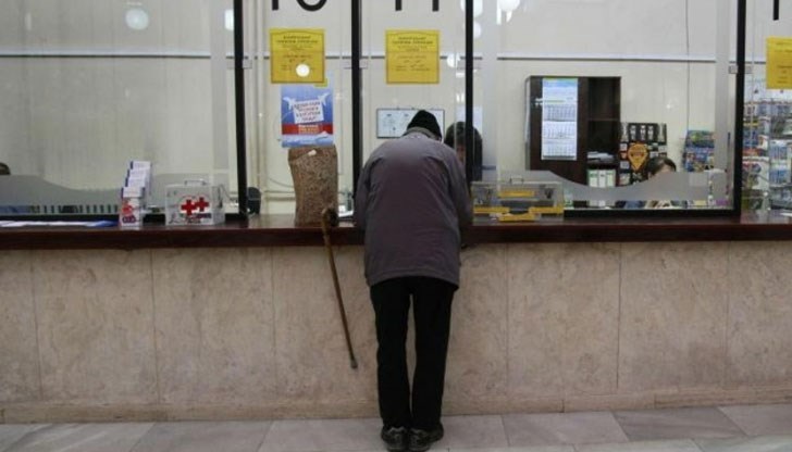 Плащаме със 120 лева повече, ако не ни стига една година служба. Може да се купи във всеки банков клон Плащаме със 120 лева повече, ако не ни стига една година служба. Може да се купи във всеки банков клон