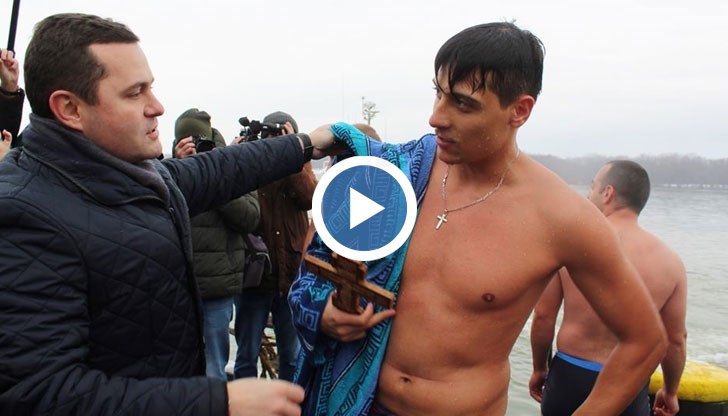 Русенецът, който спаси кръста на Богоявление, търси спонсори за участието си в Световно първенство по ледено плуване в Антарктика