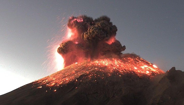 Стълбът от пепел е достигнал височина 3 километра Стълбът от пепел е достигнал височина 3 километра