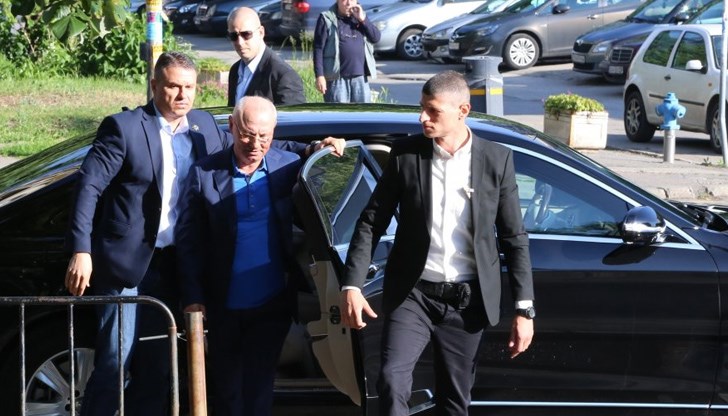 Странна частно-държавна комбина по охраната на почетния председател и медийния магнат Странна частно-държавна комбина по охраната на почетния председател и медийния магнат