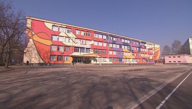 Сондажът бил започнат за въглища, но вместо това сондата стига до извор с минерална вода