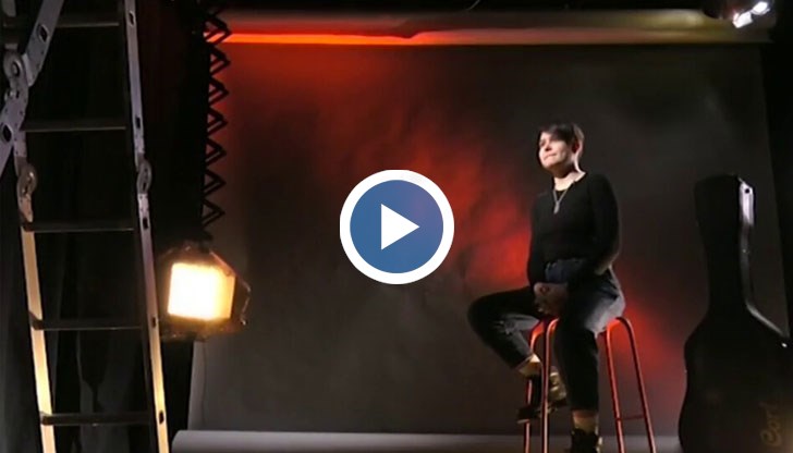 Музиката е нейното призвание, въпреки че никога не я е учила