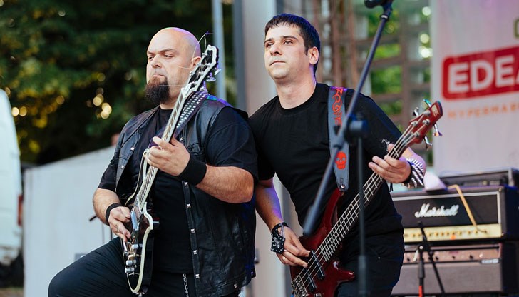 Русенската група ще нажежи страстите сред феновете в двата големи града Русенската група ще нажежи страстите сред феновете в двата големи града