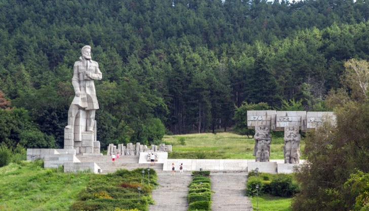 Сценарият е по оригиналните разкази на Захари Стоянов Сценарият е по оригиналните разкази на Захари Стоянов