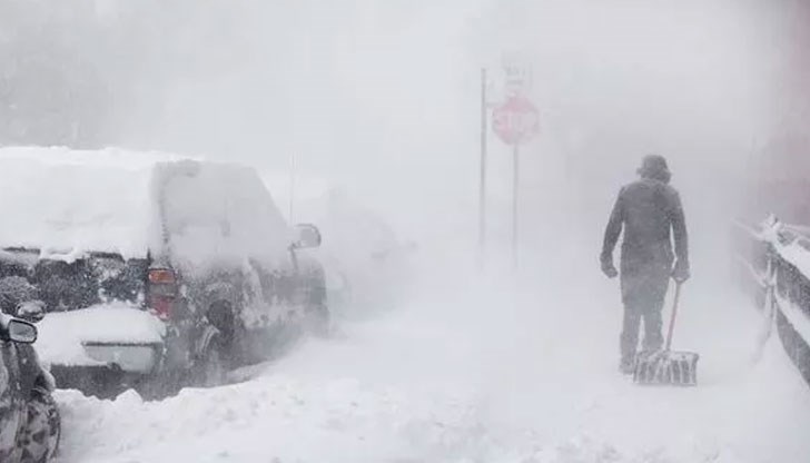 Торнадо, ураганни ветрове и проливни дъждове оставиха без ток хиляди