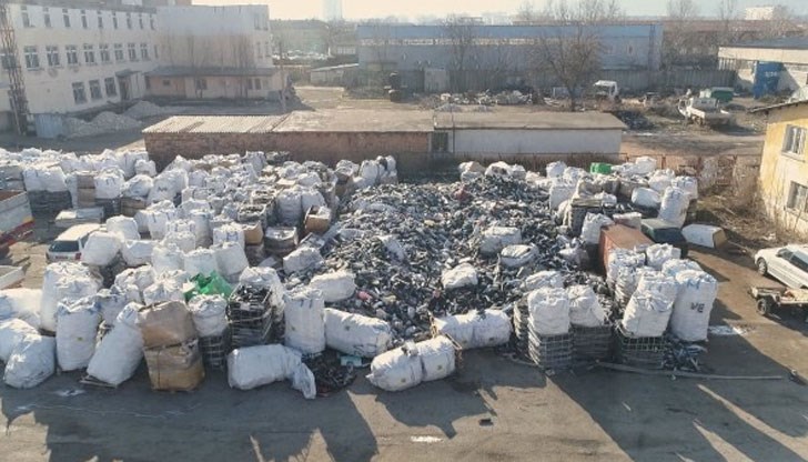 Оказа се, че управляващите у нас 10 години не разбрали, не чули, не видели хилядите тонове мръсен и отровен боклук. Или са тотално некадърни, или са част от веригата за мръсната сделка