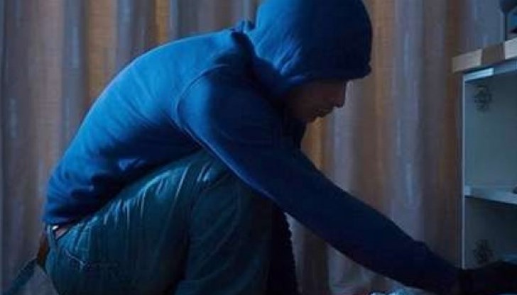 Взломен е заключващ механизъм на ПВЦ прозорец