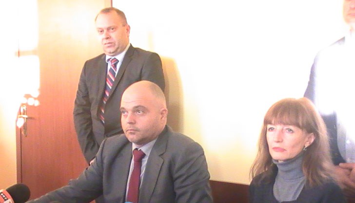 Над 9000 тона отпадъци бяха открити на площадка в Плевен Над 9000 тона отпадъци бяха открити на площадка в Плевен