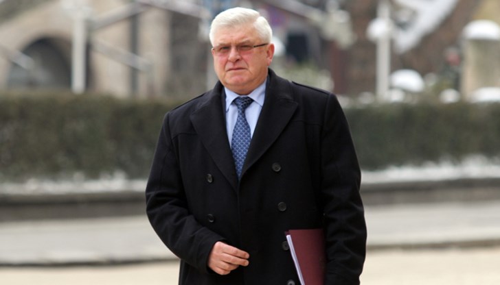 Ще се провери и на какви цени са закупени доставените лекарства, уточни здравният министър