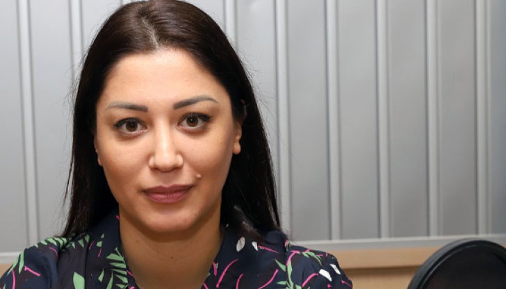 Това е четвъртият вот на недоверие, който опозицията внася в Народното събрание за гласуване. И трите до този момент бяха неуспешни. Не мисля, че четвъртият ще бъде по-различен, прогнозира Славкова Това е четвъртият вот на недоверие, който опозицията внася в Народното събрание за гласуване. И трите до този момент бяха неуспешни. Не мисля, че четвъртият ще бъде по-различен, прогнозира Славкова