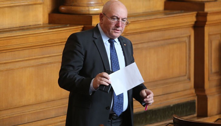 От БСП и ДПС не добряват кандидата за екоминистър, а депутатите на Веселин Марешки направо напуснаха пленарната зала