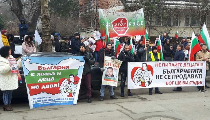 Без съд, детето е отнето от българските родители живели до скоро в град Русе