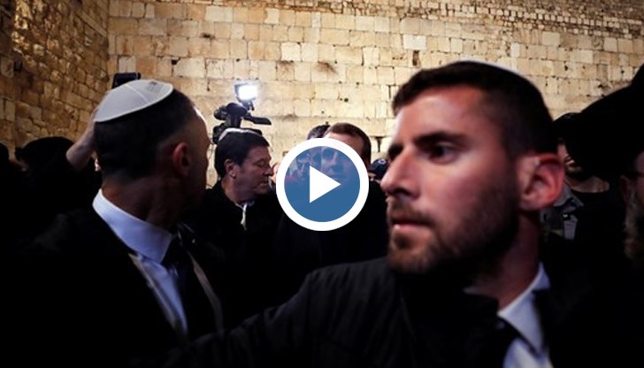 Френският президент Еманюел Макрон се скара на израелски полицаи, влезли в църквата "Света Ана" в Йерусалим