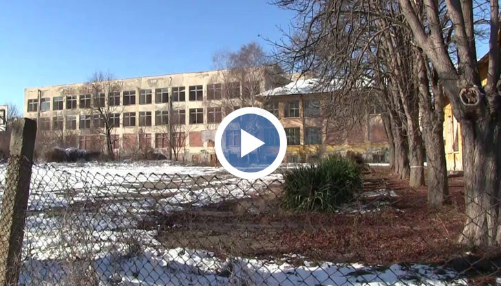 Намерението е имотът и сградите в него да се използват за социални жилища, става ясно от становището на Общинската администрация