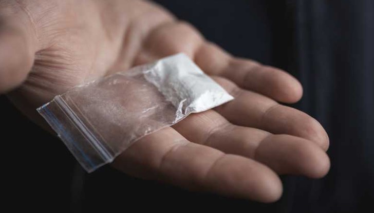 Полицаи спрели за проверка лек автомобил "Рено-Клио" на улица "Шипка"