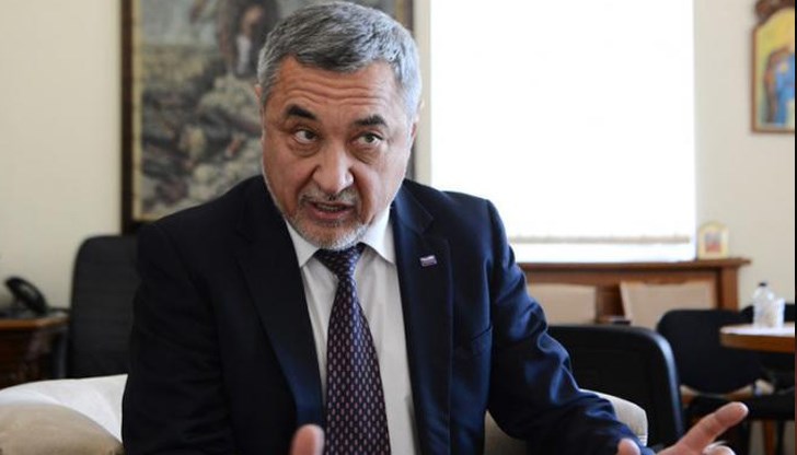 Той разкри, че има годишна злоупотреба за милиони Той разкри, че има годишна злоупотреба за милиони