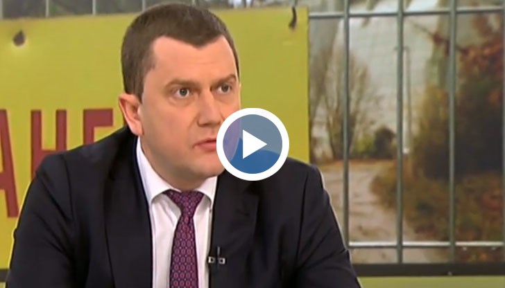 Когато дойде водата, първо къпем бебето. Справяме се така, както всички перничани, заяви Станислав Владимиров