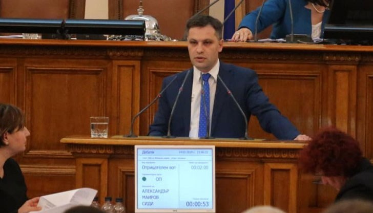 С тази промяна на закона патриотите се опитват да поощрят непушачите и да допълнят забраната за пушене на обществени места С тази промяна на закона патриотите се опитват да поощрят непушачите и да допълнят забраната за пушене на обществени места