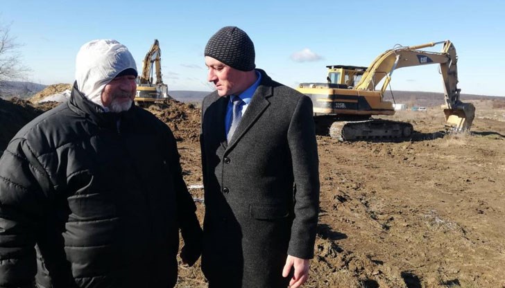 Камионите с умъртвените животни се придвижват с полицейски ескорт