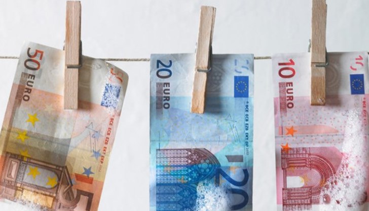 Тази година всички 13 850 адвокати в България трябва да подадат декларация, че са запознати с вътрешните правила на професията за контрол и предотвратяване на изпирането на пари и финансирането на тероризма Тази година всички 13 850 адвокати в България трябва да подадат декларация, че са запознати с вътрешните правила на професията за контрол и предотвратяване на изпирането на пари и финансирането на тероризма