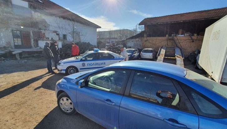 Специалисти от лицензирана лаборатория в Русе влязоха в помещенията, които вече се охраняват денонощно от полицията