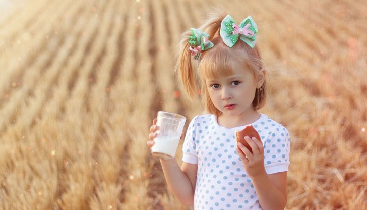 Децата, която пият пълномаслено мляко, са по-слаби от връстниците си, които приемат полуобезмаслено мляко, установиха канадски учени