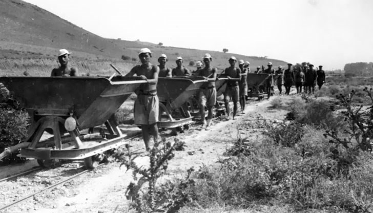 Искрен Веселинов подчерта, че така младите хора в гетата без образование ще имат възможност да получат занаят Искрен Веселинов подчерта, че така младите хора в гетата без образование ще имат възможност да получат занаят