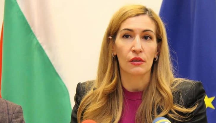 Министърът обаче не каза как смята да намали дела на алкохолните туристи и да привлече на тяхно място по-качествени пътешественици