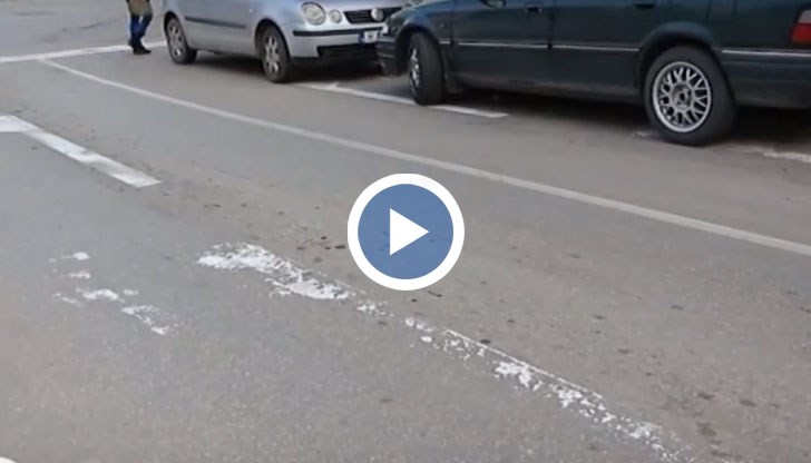 Път без осева или ограничителна линия, маркировка, която изчезва след първия дъжд или в тъмното...