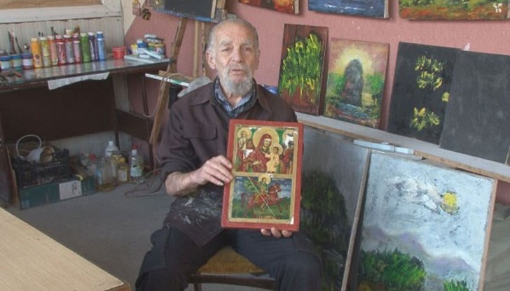 Откакто е загубил зрението си, Стамен разчита изцяло на интуицията си за цветовете и на допира с пръсти по платното