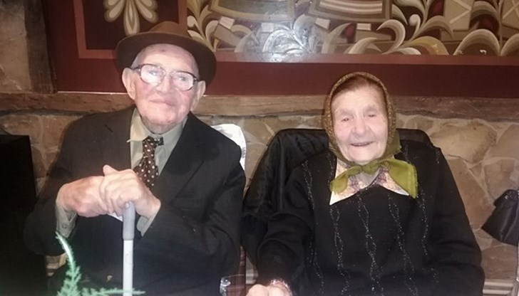 Баба Мария и дядо Съби от село Сенник празнуват заедно