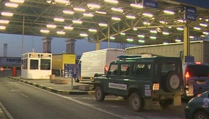 При обиск в личния им багаж са открити узбекистанските им паспорти При обиск в личния им багаж са открити узбекистанските им паспорти