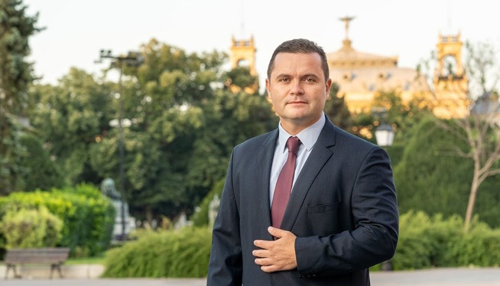 Общински съвет Русе реши основното трудово възнаграждение на Кмета на Община Русе да стане 2500 лв., считано от 01.02.2020 г. Общински съвет Русе реши основното трудово възнаграждение на Кмета на Община Русе да стане 2500 лв., считано от 01.02.2020 г.