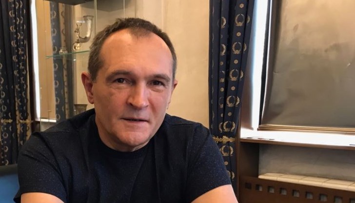 Господин Борисов, ако погледне конституцията, ако не я е чел, може да види, че този проектозакон е в грубо нарушение Господин Борисов, ако погледне конституцията, ако не я е чел, може да види, че този проектозакон е в грубо нарушение