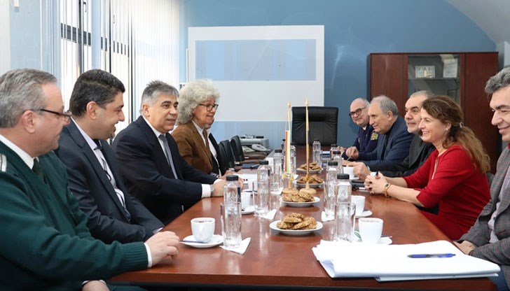 Шестлентовото трасе трябва да бъде пуснато преди голямото пътуване за Великденски празници Шестлентовото трасе трябва да бъде пуснато преди голямото пътуване за Великденски празници